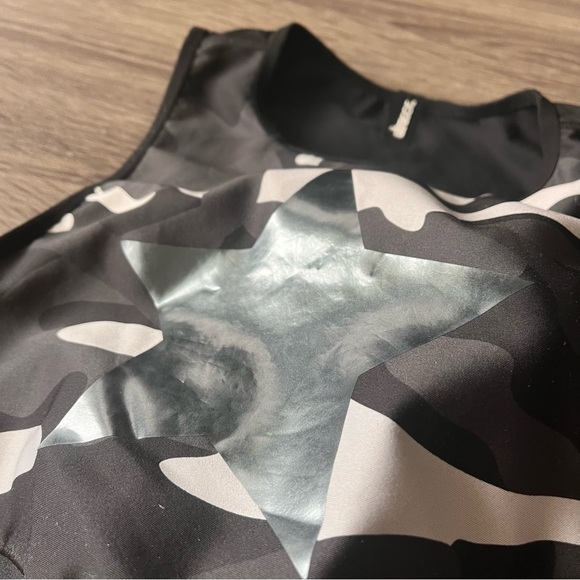 Ultracor knockout black camo star cropped tank/ sports bra top - Picture 3 of 7